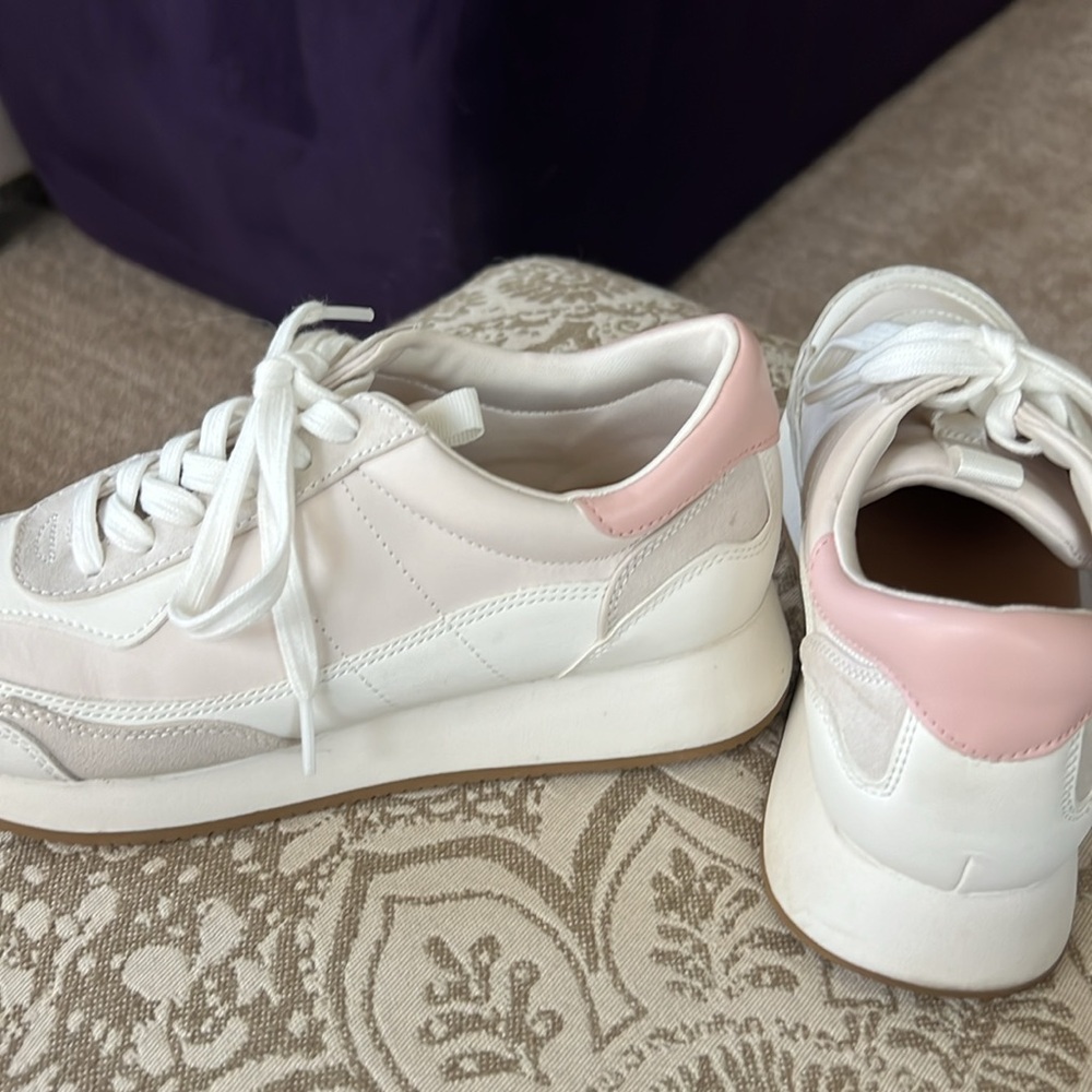 Universal Thread Tennis shoes - Picture 4 of 10